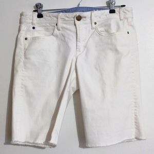 GAP 1969 white jean shorts w/ front & back pockets.  Casual shorts.  Size 28/6